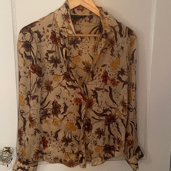 Floral Button-Up Blouse - Picture 2 of 3